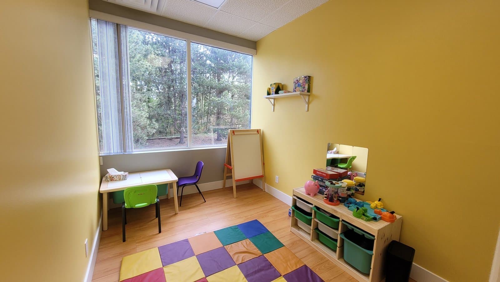 Pediatric therapist guiding motor skill development at KidStart