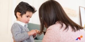 Child interacting with speech therapist speech therapy in Vancouver